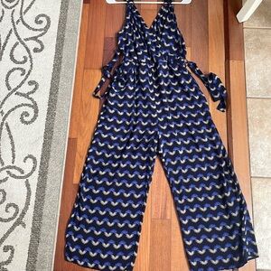 Women’s NWT Pretty Jumpsuit SIZE large